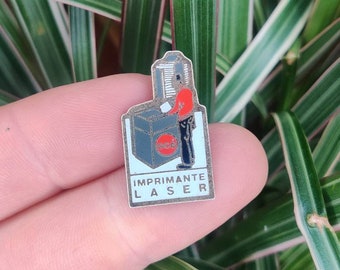 OCÉ imprimante laser printer vintage lapel pin badge.