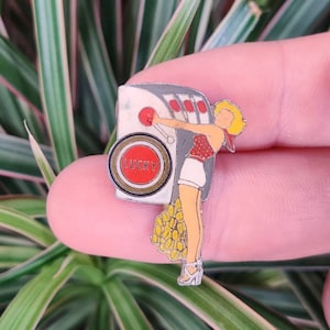 Lucky Strike Cigarettes Fruit machine vintage enamel lapel pin badge, one armed bandit.