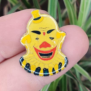 Spilla vintage in smalto raffigurante un clown del circo.
