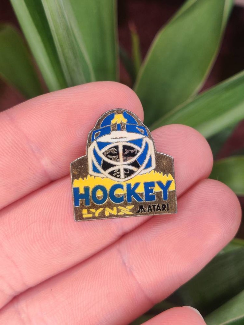 Hockey Lynx Atari vintage enamel lapel pin badge. image 1