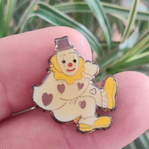 Circus Clown vintage enamel lapel pin badge.