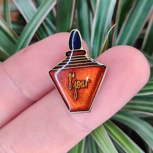 8e Jour Yves Rocher vintage enamel lapel pin badge.