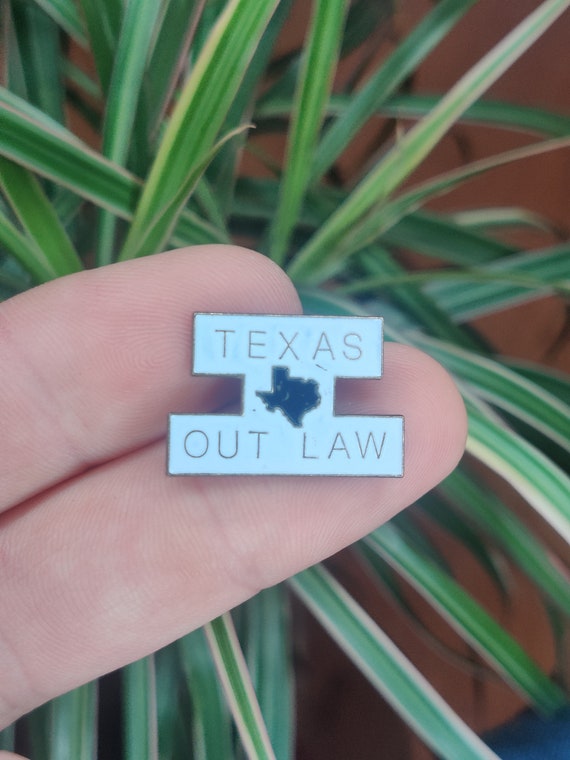 Texas Outlaw vintage enamel lapel pin badge. - image 3