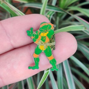 TMNT Michaelangelo vintage enamel lapel pin badge.