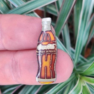 Coca Cola vintage lapel pin badge. Coke