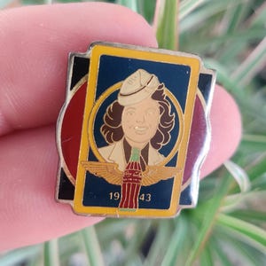 Coca Cola vintage lapel pin badge. Coke