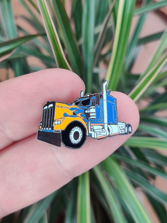 Kenworth W900B Truck vintage enamel lapel pin badg