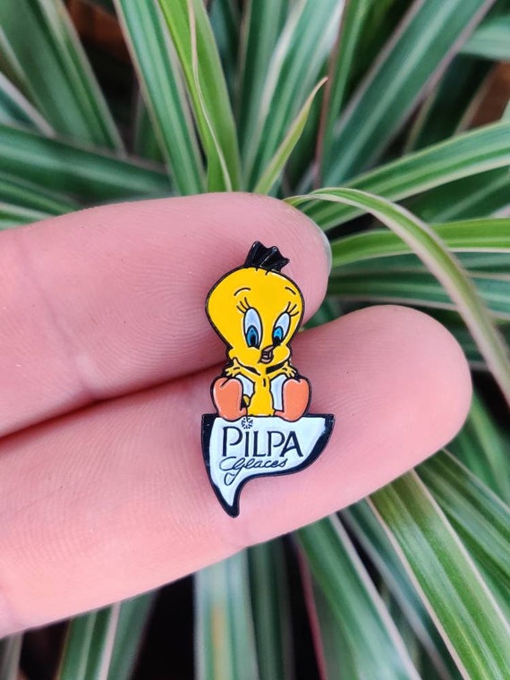 Tweety vintage enamel pin badge. Looney Tunes - image 1