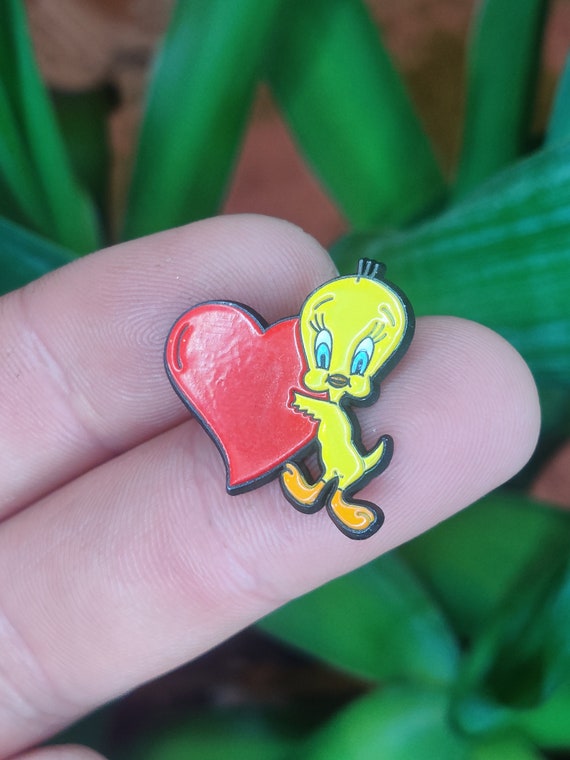 Tweety vintage enamel pin badge. Looney Tunes - image 2
