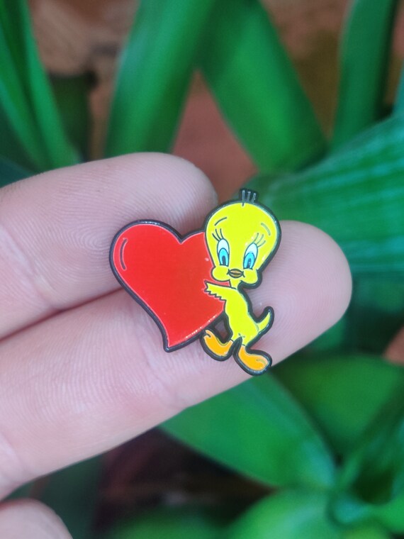 Tweety vintage enamel pin badge. Looney Tunes - image 3