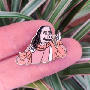 Le Bébête Show Georges Marchais Miss Piggy vintage enamel lapel pin badge, spitting image the bebete show.