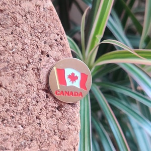 Canadian flag vintage enamel lapel pin badge.