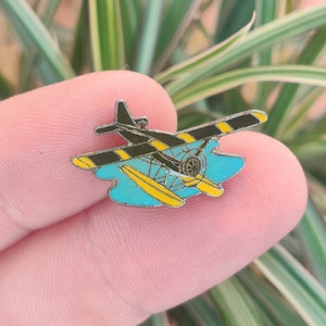 Camel cigarettes sea plane vintage pin badge, gold tone. Official stamped.