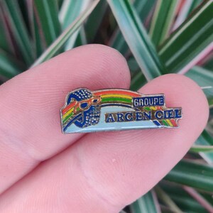 Groupe Arc en Ciel rainbow tyre sunglasses unusual weird vintage enamel lapel pin badge. image 2