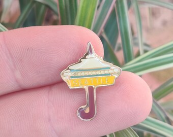 Seattle vintage enamel lapel pin badge.