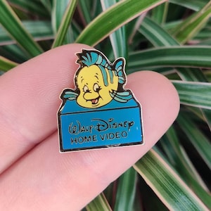 Flounder Little Mermaid vintage pin badge, Walt Disney home video.