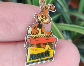 Nesquik Milkshakes vintage lapel pin badge.