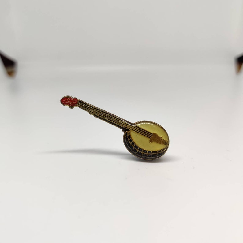 Banjo vintage enamel pin badge.