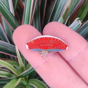 Pin's Pins Pin Badge GAULOISES BLONDES Vintage collection Publicité ail