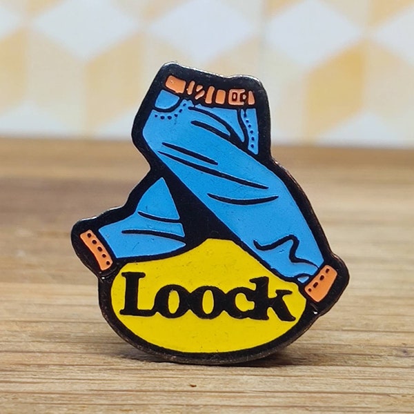 Badge d’épingle de jeans Loock. Chapeau Tie Revers sac écharpe denim ou veste en cuir accessorie. vintage rétro cadeau publicitaire collectable. Mode