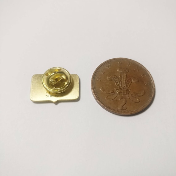 カールスブロイ ビア ピンバッジ - Etsy 日本