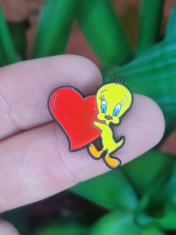 Tweety vintage enamel pin badge. Looney Tunes - image 1