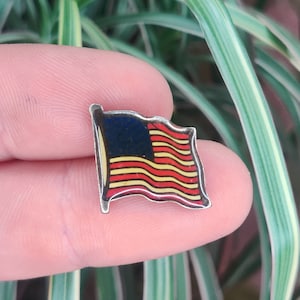 USA flag vintage lapel pin badge.