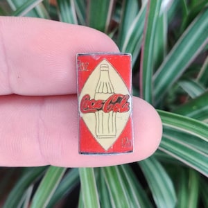 Coca Cola vintage lapel pin badge. Coke