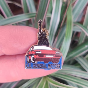 General Motors statue of liberty vintage enamel lapel pin badge.