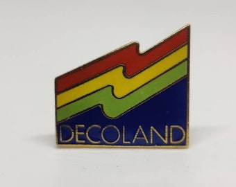 Decoland vintage enamel pin badge