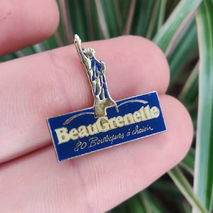 Beaugrenelle Paris mall Statue of liberty Vintage enamel lapel pin badge.