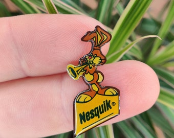 Nesquik Milkshakes vintage lapel pin badge.