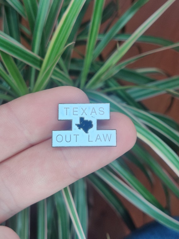 Texas Outlaw vintage enamel lapel pin badge. - image 2
