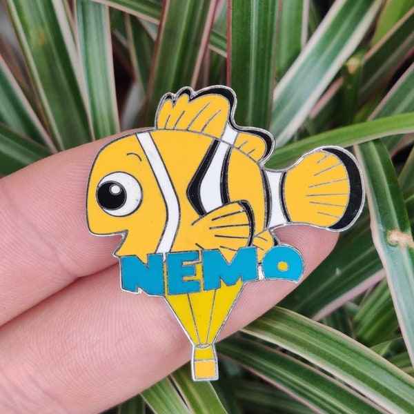 Nemo große Vintage Emaille Anstecknadel.