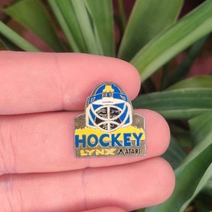 Hockey Lynx Atari vintage enamel lapel pin badge. image 4