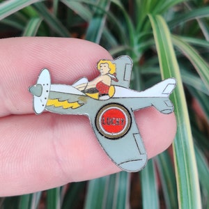 Lucky Strike Cigarettes Aeroplane vintage enamel lapel pin badge.