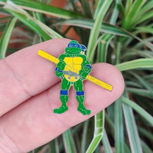 TMNT Donatello vintage enamel lapel pin badge.