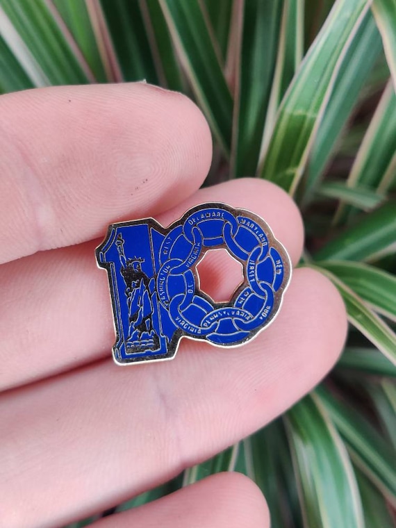 Statue of liberty Vintage enamel lapel pin badge. - Etsy 日本