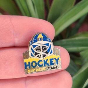 Hockey Lynx Atari vintage enamel lapel pin badge. image 2