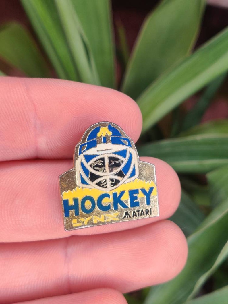 Hockey Lynx Atari vintage enamel lapel pin badge. image 2