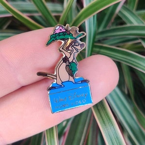 Timon Lion king vintage pin badge, Walt Disney home video.