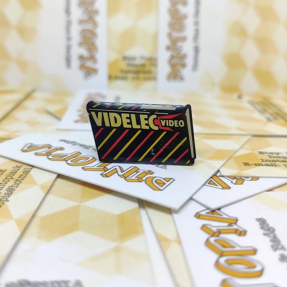 VidelecビデオVHSピンバッジ：90年代のヴィンテージコレクターズ