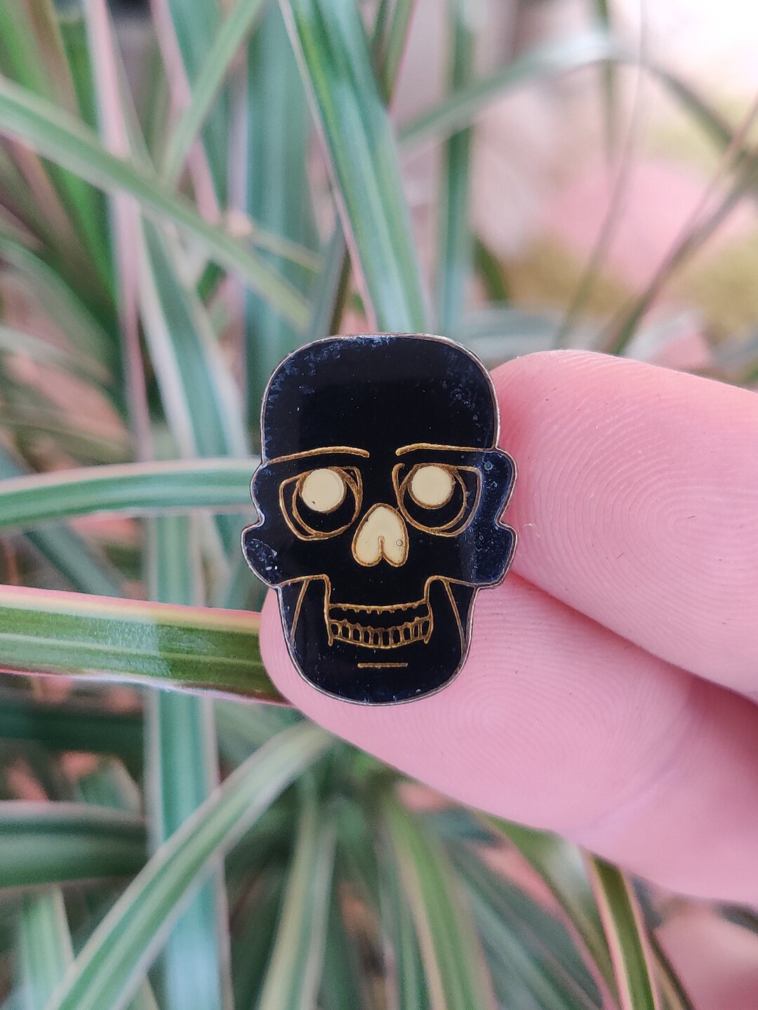 Glow In The Dark Skull Pin Badge | Enamel Lapel Pin Badges | JKs Bargains - Foto 4