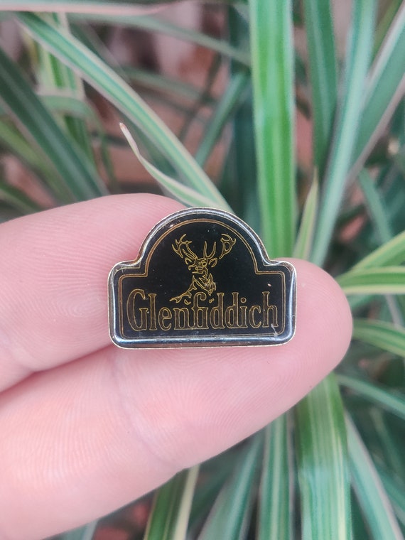 Glenfiddich Scotch Whisky vintage lapel pin badge.