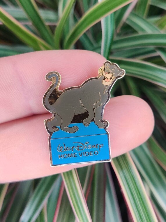 バギーラのジャングルブックのビンテージピンバッジ、ウォルト