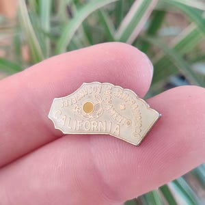 California vintage lapel pin badge USA America.