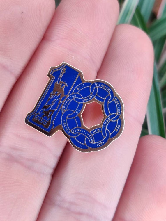 Statue of liberty Vintage enamel lapel pin badge. - Etsy 日本