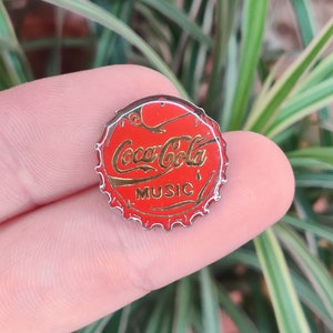 Coca Cola music vintage lapel pin badge. Coke