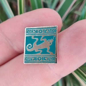 Camel cigarettes vintage pin badge, gold tone. Official stamped.