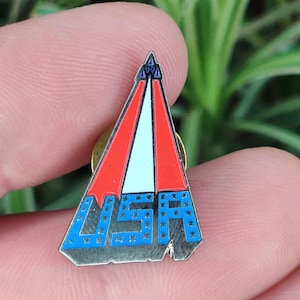 USA vintage enamel lapel pin badge.